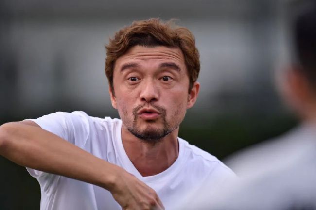 扒开老师湿漉漉的黑森林