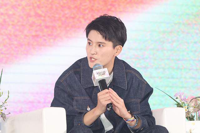 女人巨大乳挤奶水